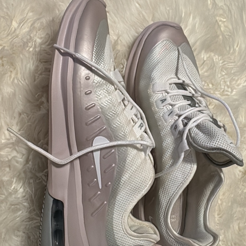 Nike Women's White and Light Pink Athletic Shoes